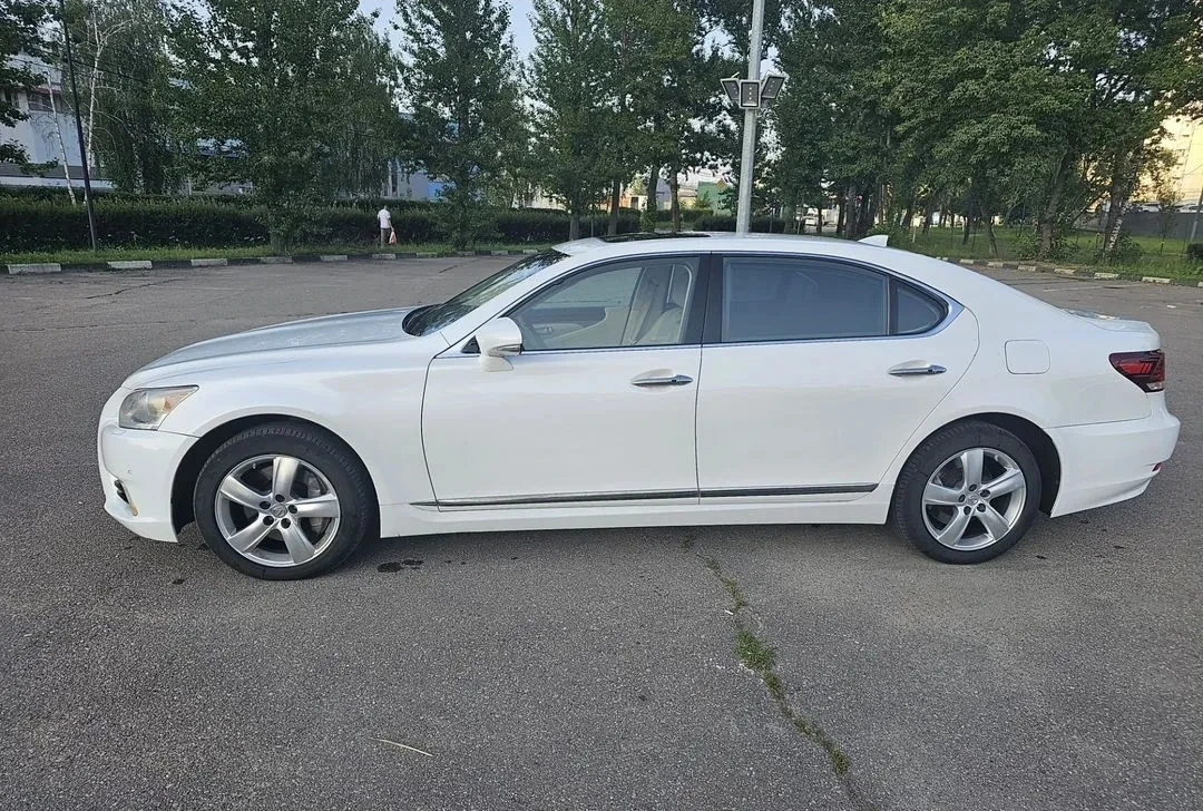 Lexus LS, 2014г, полный привод, автомат