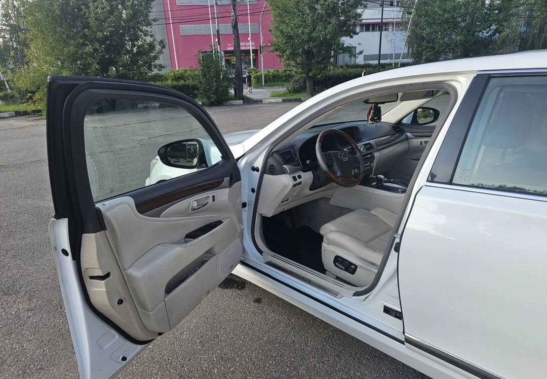 Lexus LS, 2014г, полный привод, автомат
