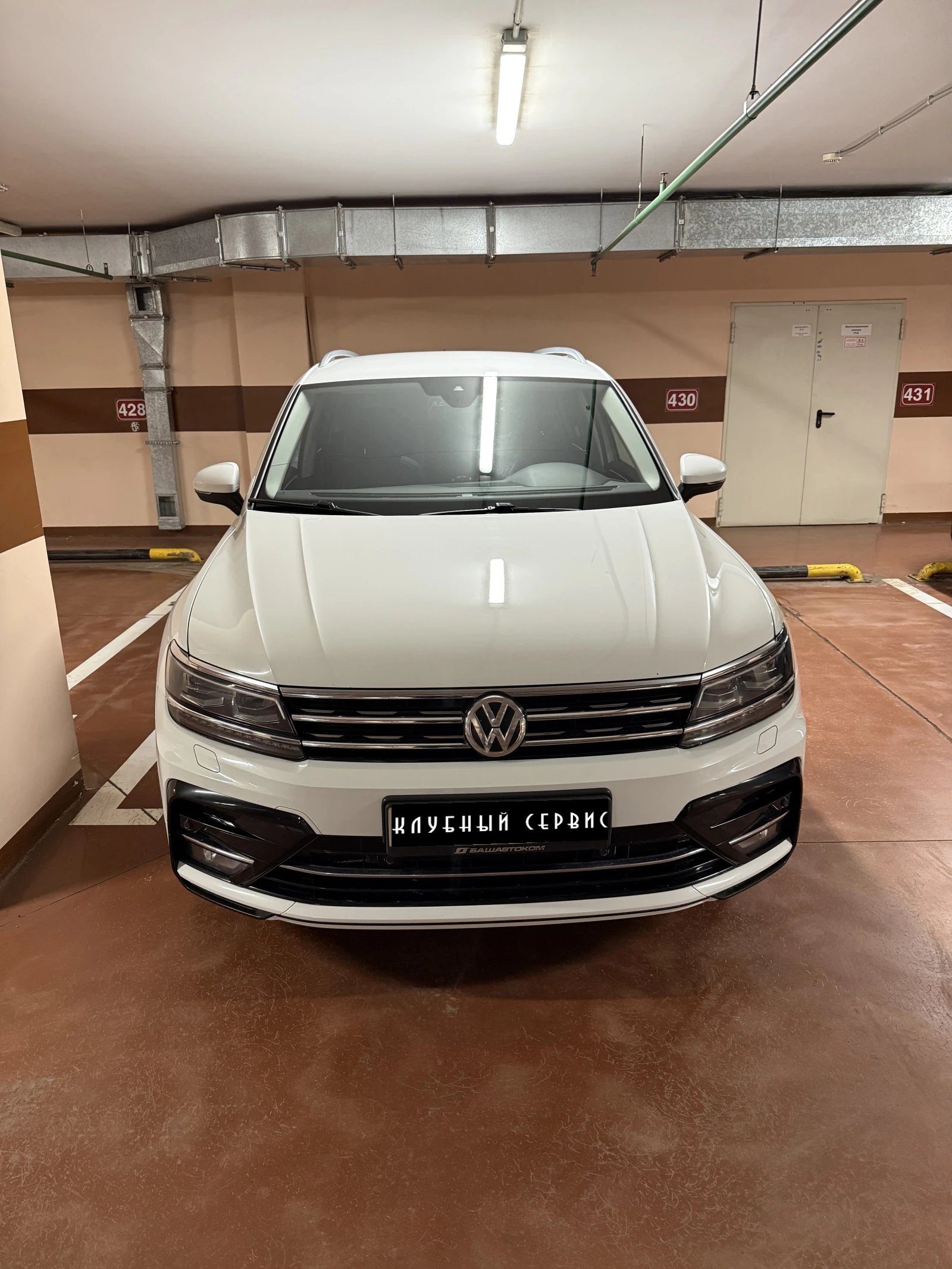 Volkswagen Tiguan, 2020г, полный привод, робот