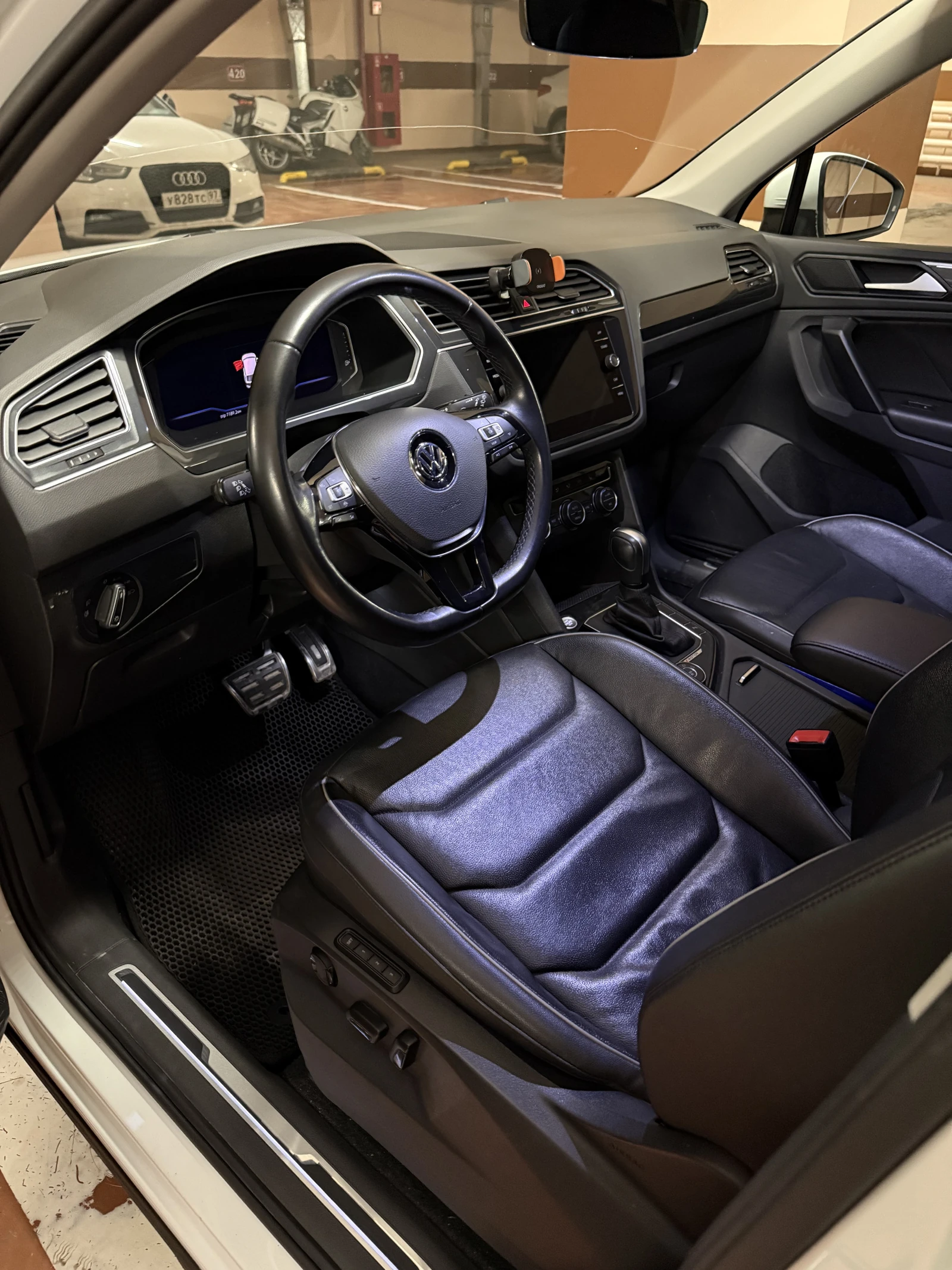 Volkswagen Tiguan, 2020г, полный привод, робот