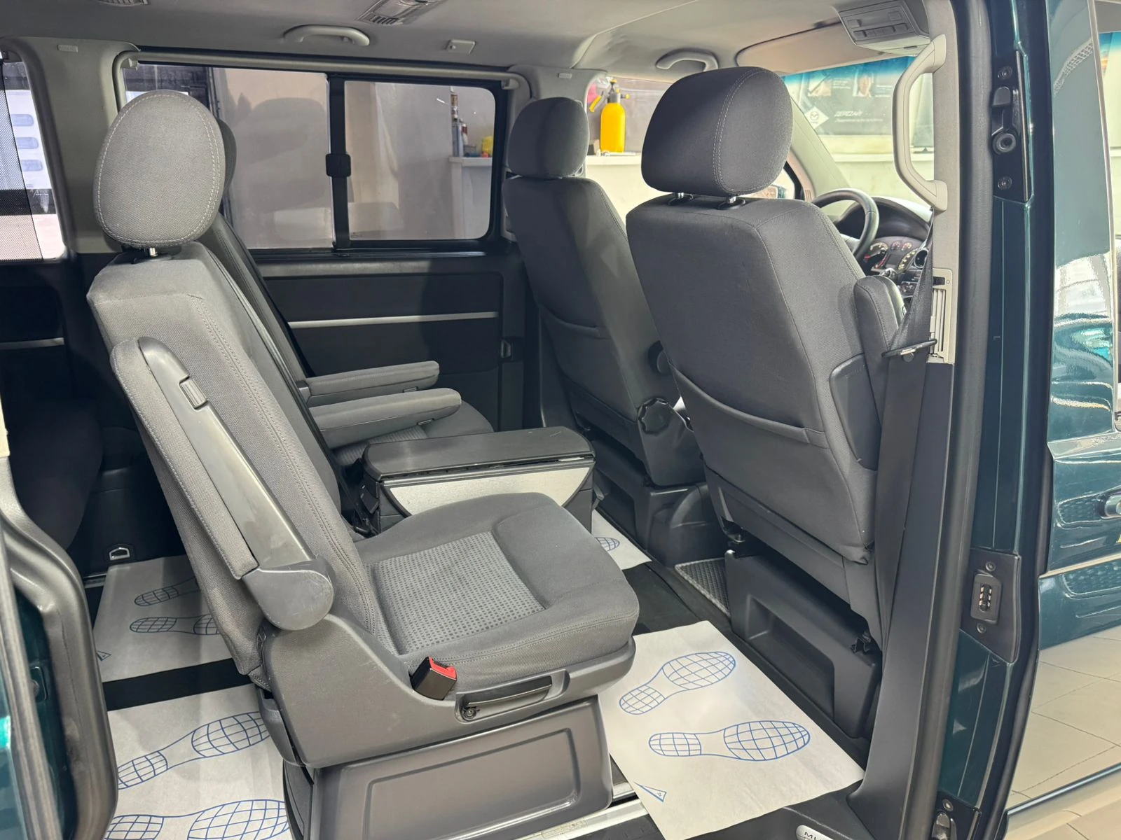 Volkswagen Multivan, 2003г, передний привод, механика