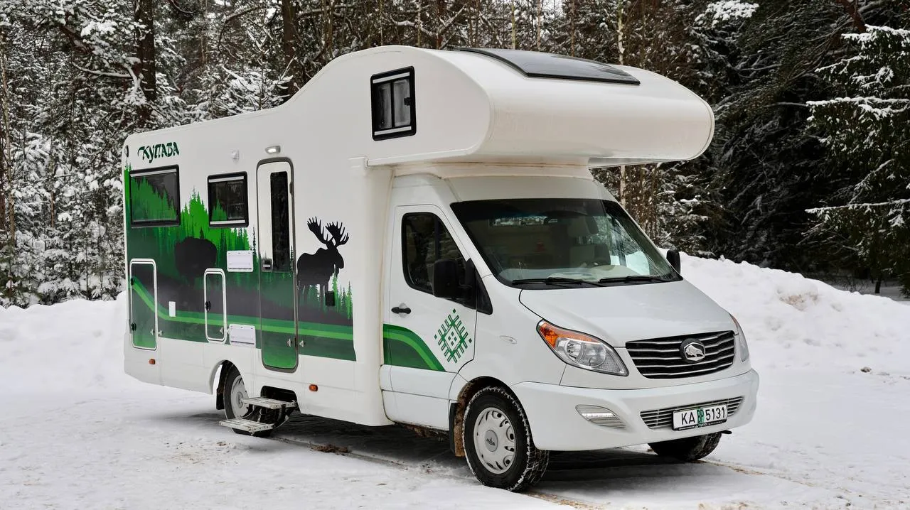 Минский автозавод совместно с МАЗ-Купава представил автодом Купава-273140 на базе фургона МАЗ-365022.