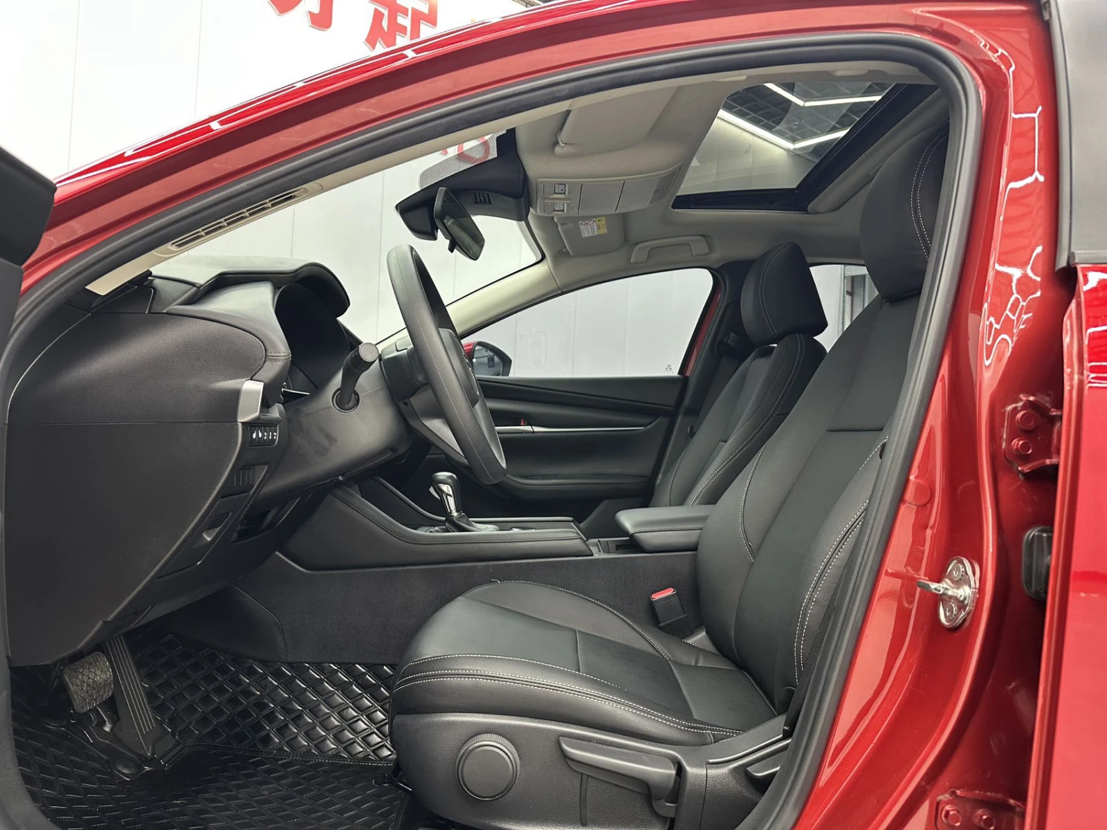 Mazda 3, 2021г, передний привод, автомат