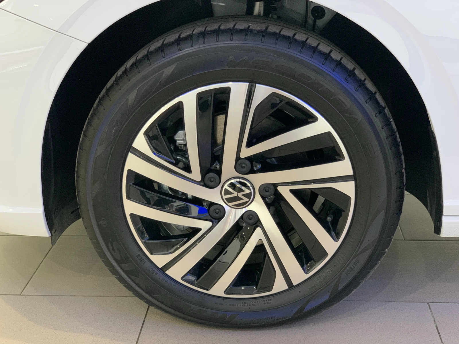 Volkswagen Lavida, 2023г, передний привод, робот