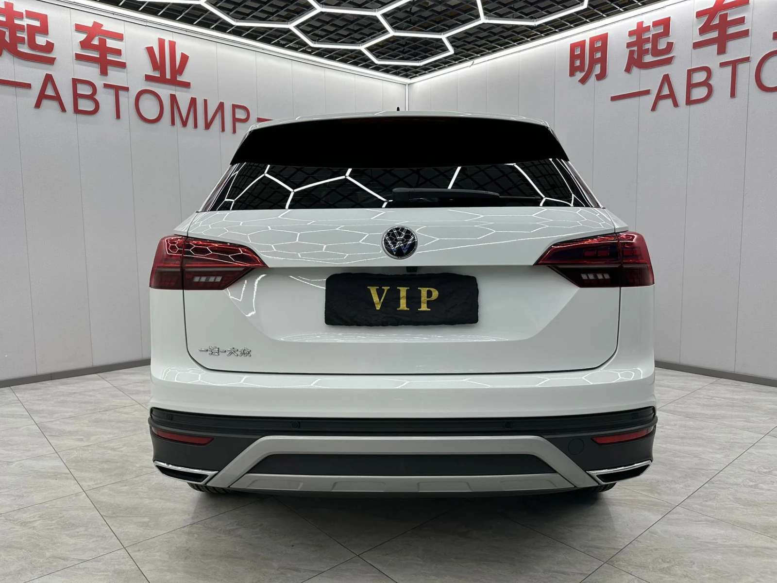 Volkswagen Tayron, 2022г, передний привод, робот