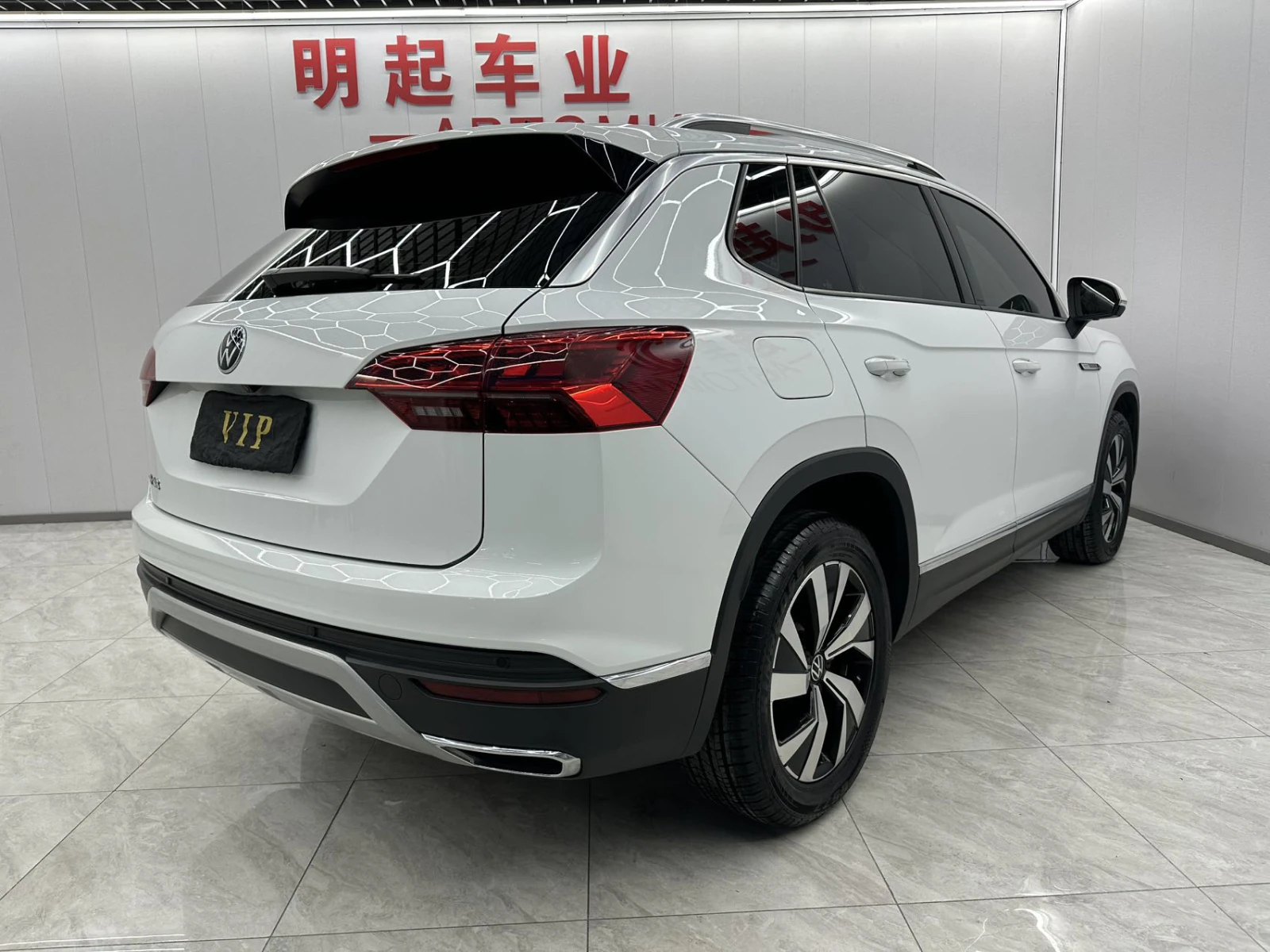 Volkswagen Tayron, 2022г, передний привод, робот