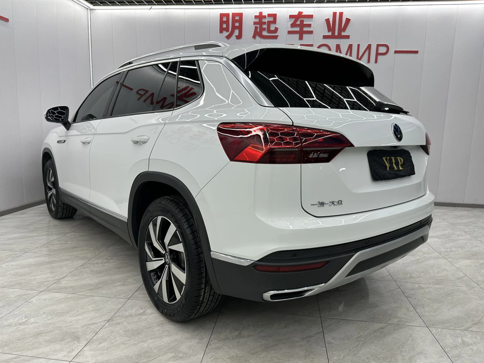 Volkswagen Tayron, 2022г, передний привод, робот