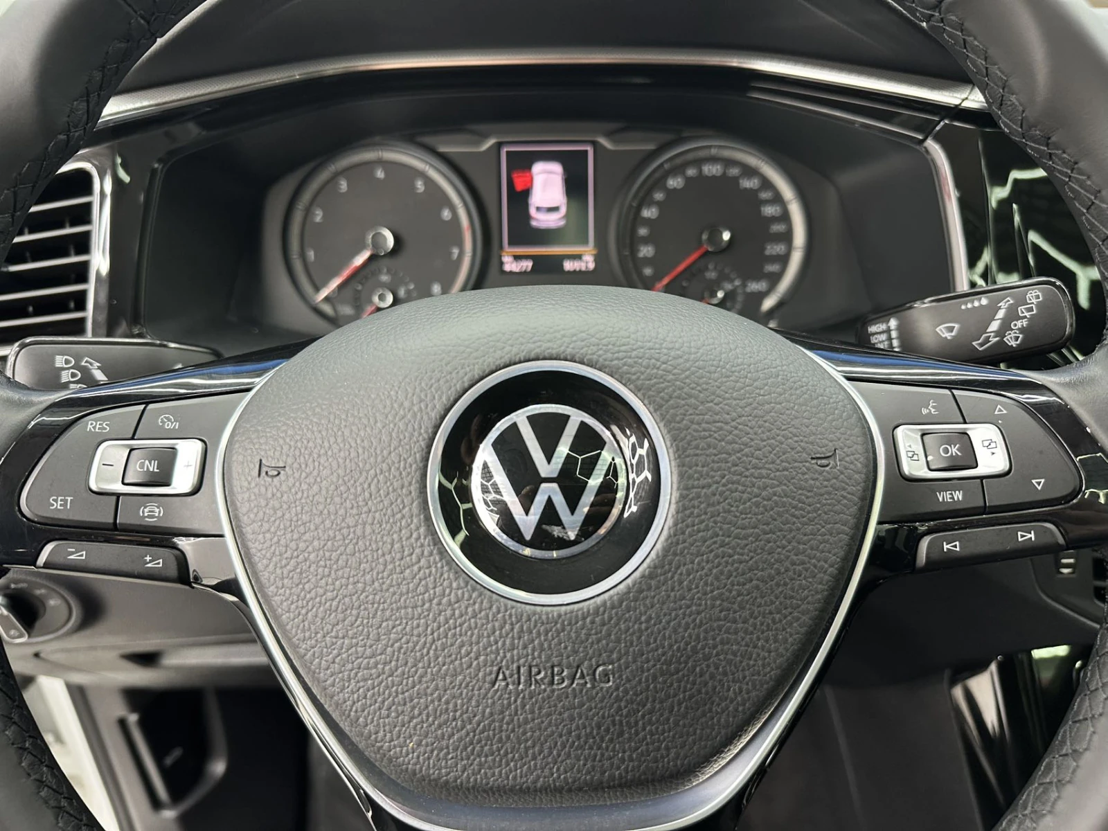 Volkswagen Tayron, 2022г, передний привод, робот