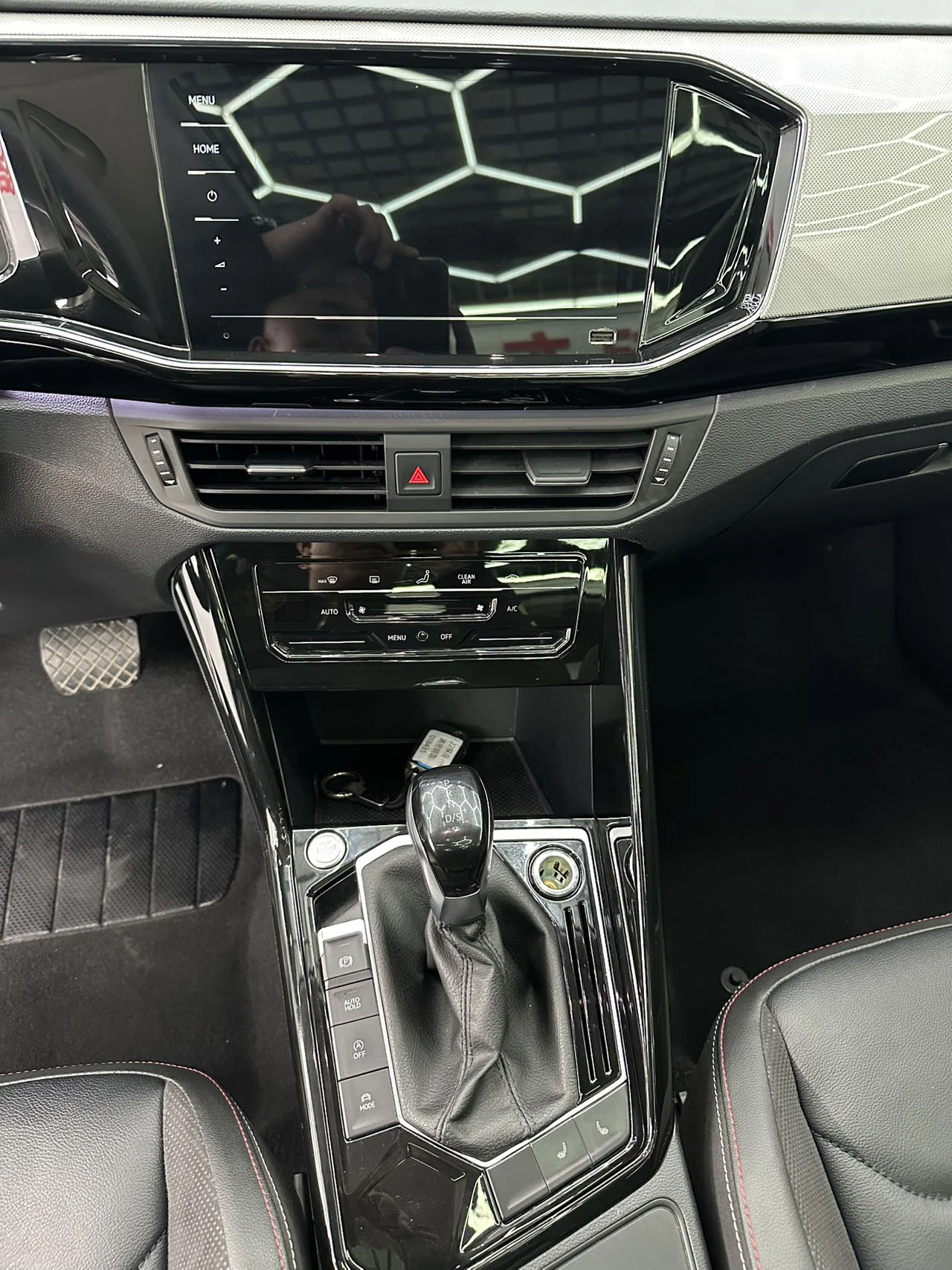 Volkswagen Tayron, 2022г, передний привод, робот