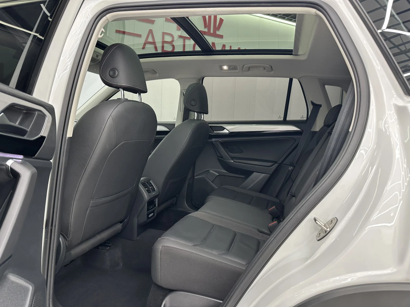 Volkswagen Tayron, 2022г, передний привод, робот