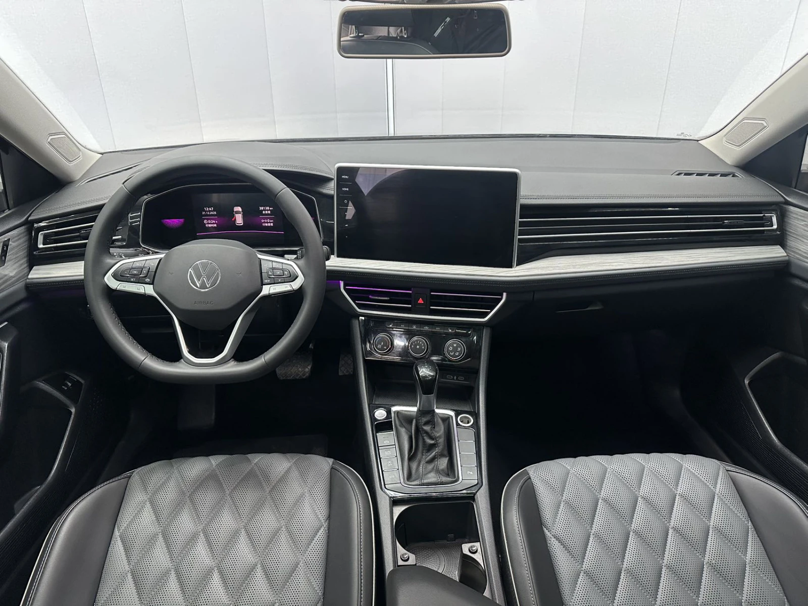 Volkswagen Sagitar, 2022г, передний привод, робот