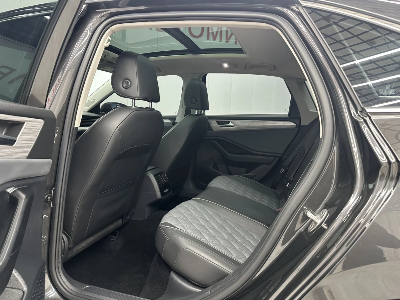 Volkswagen Sagitar, 2022г, передний привод, робот