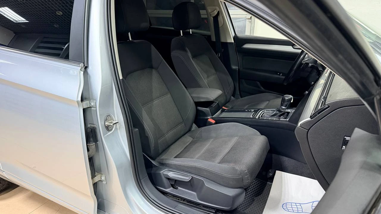 Volkswagen Passat, 2015г, передний привод, робот