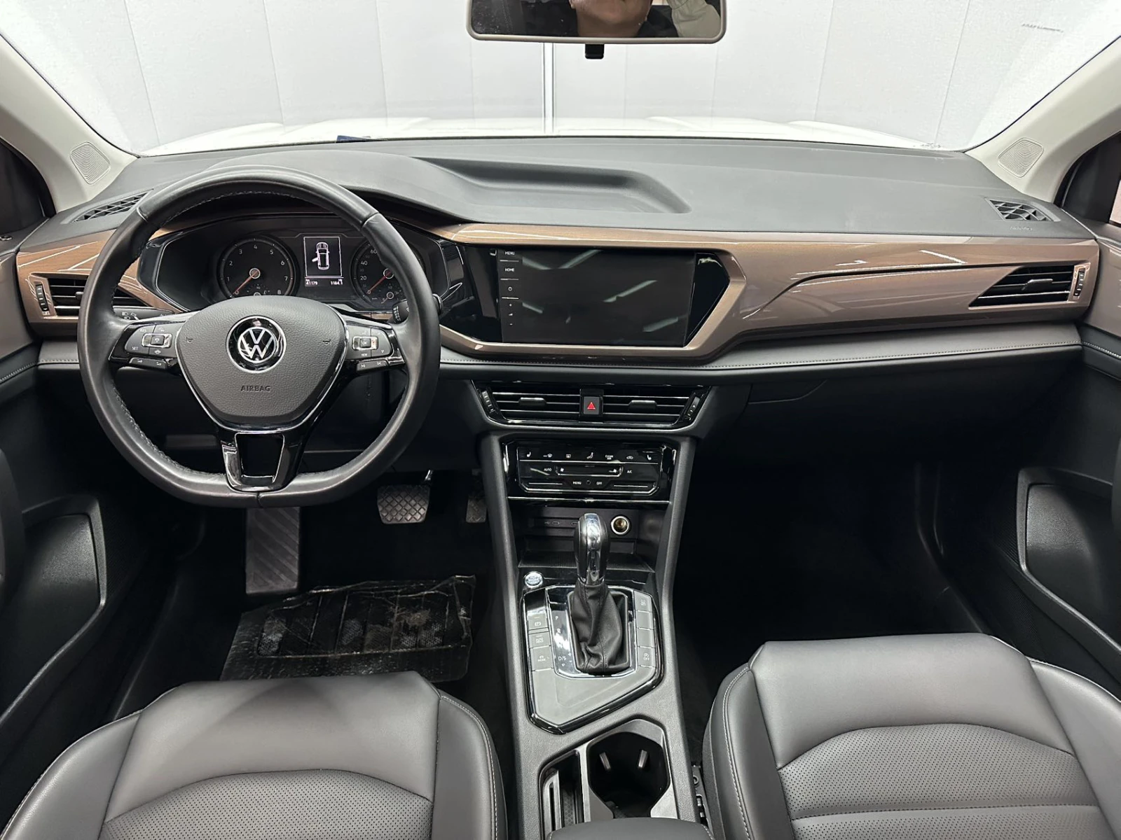 Volkswagen Tharu, 2021г, передний привод, робот