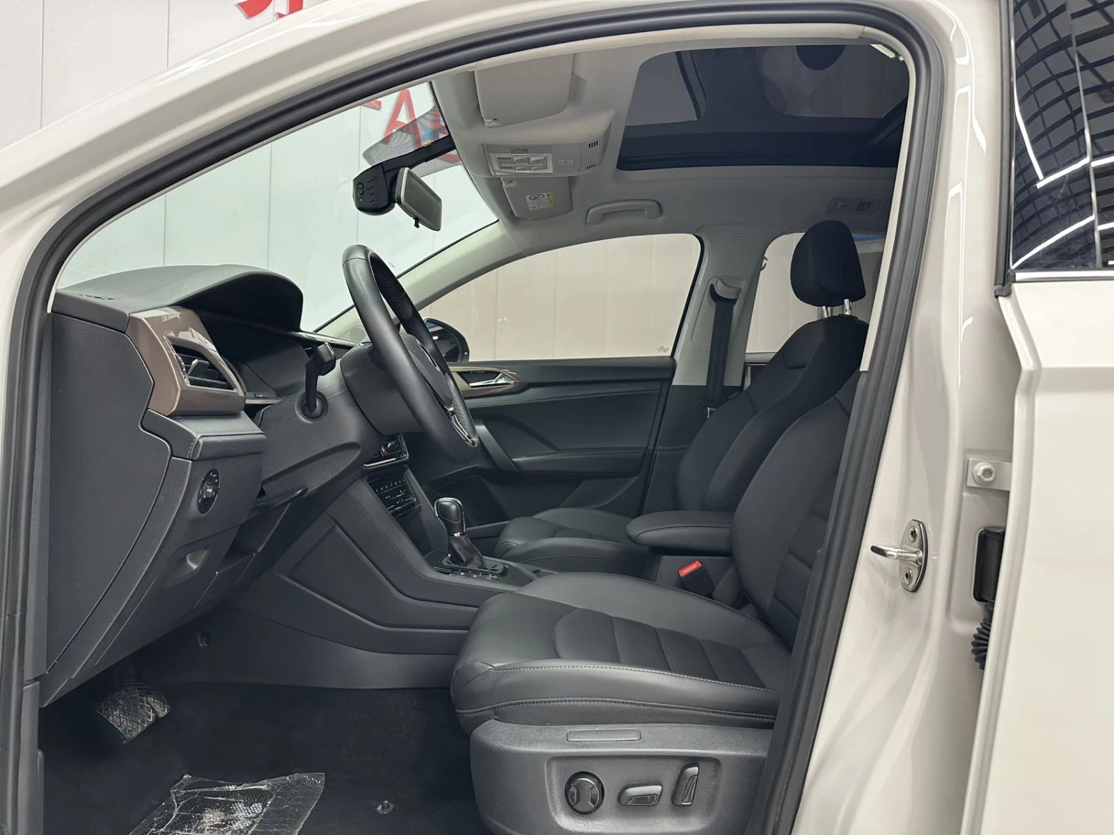 Volkswagen Tharu, 2021г, передний привод, робот