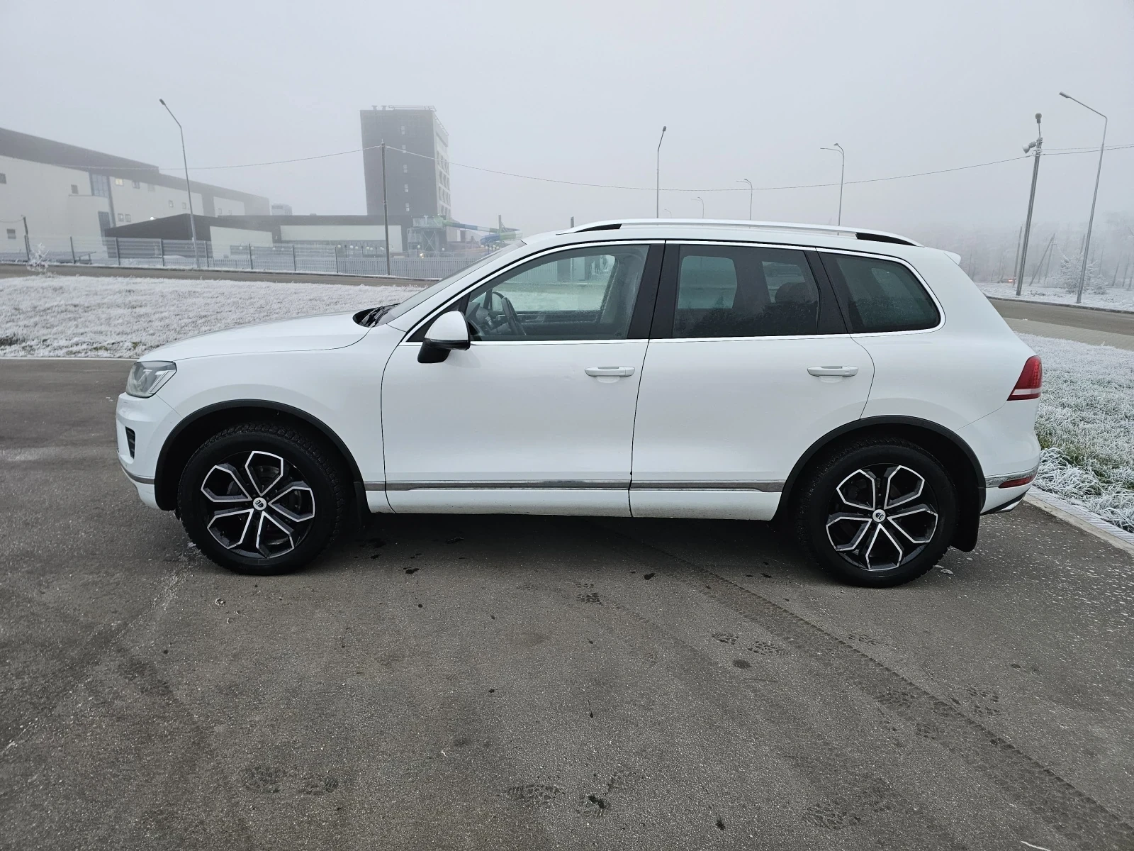 Volkswagen Touareg, 2016г, полный привод, автомат