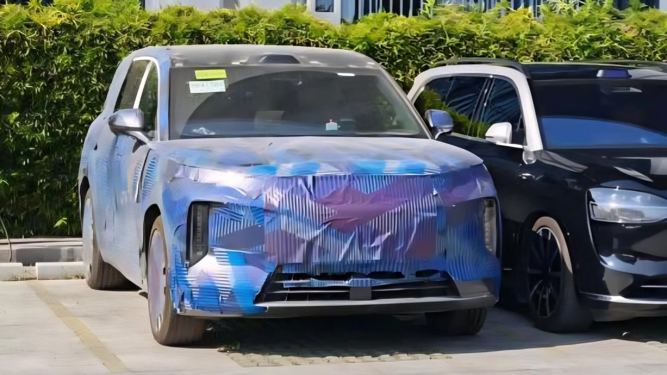 Китайский автопроизводитель BYD готовится представить новый кроссовер Tang 9 — крупнейший в линейке Dynasty.