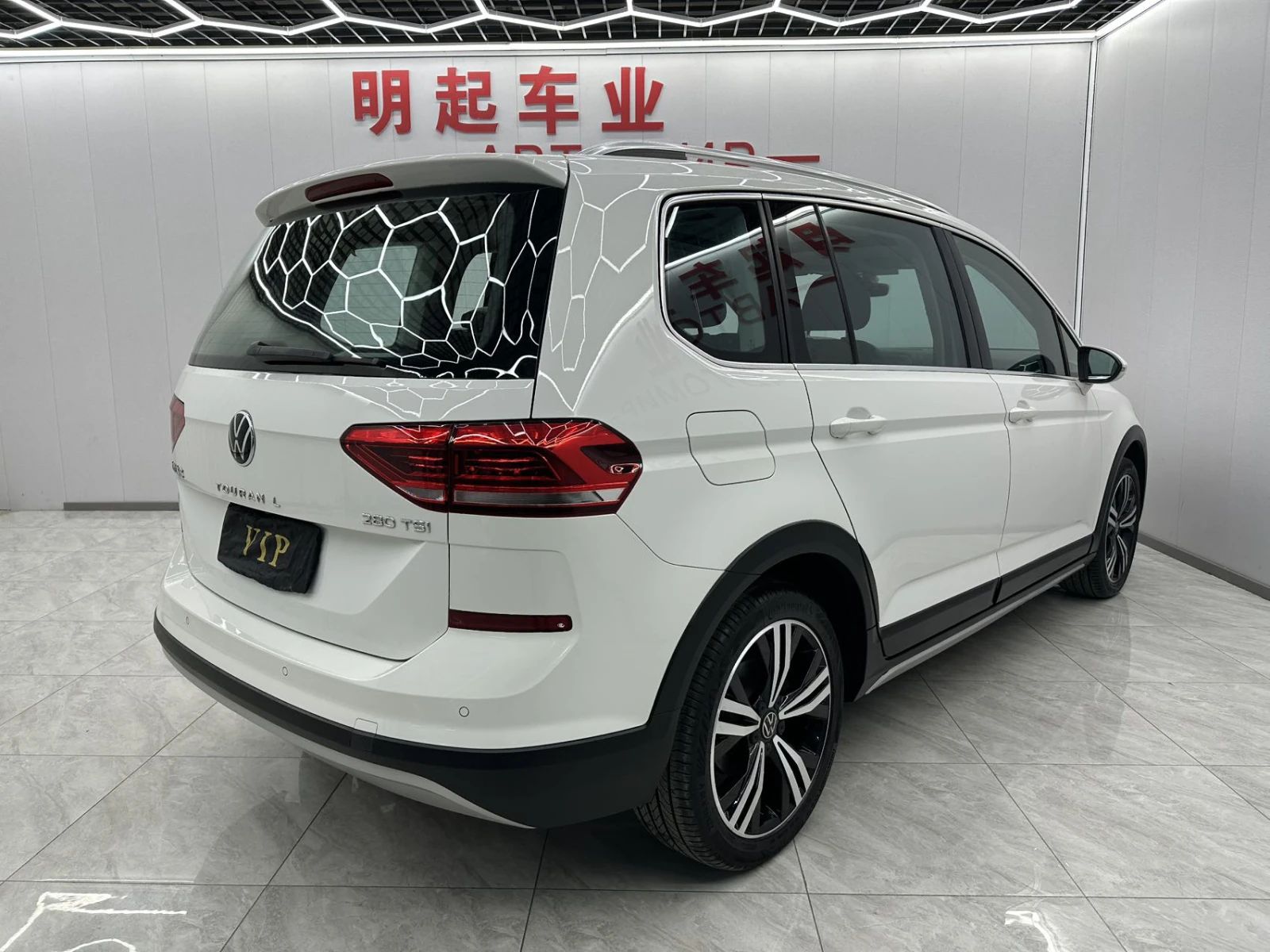 Volkswagen Touran, 2021г, передний привод, робот
