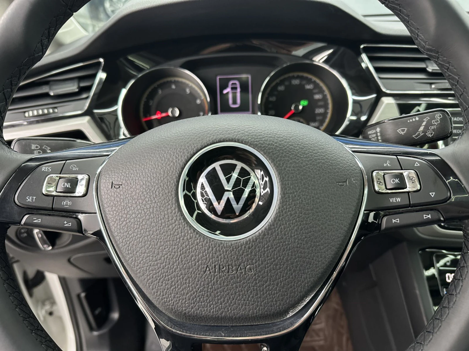 Volkswagen Touran, 2021г, передний привод, робот