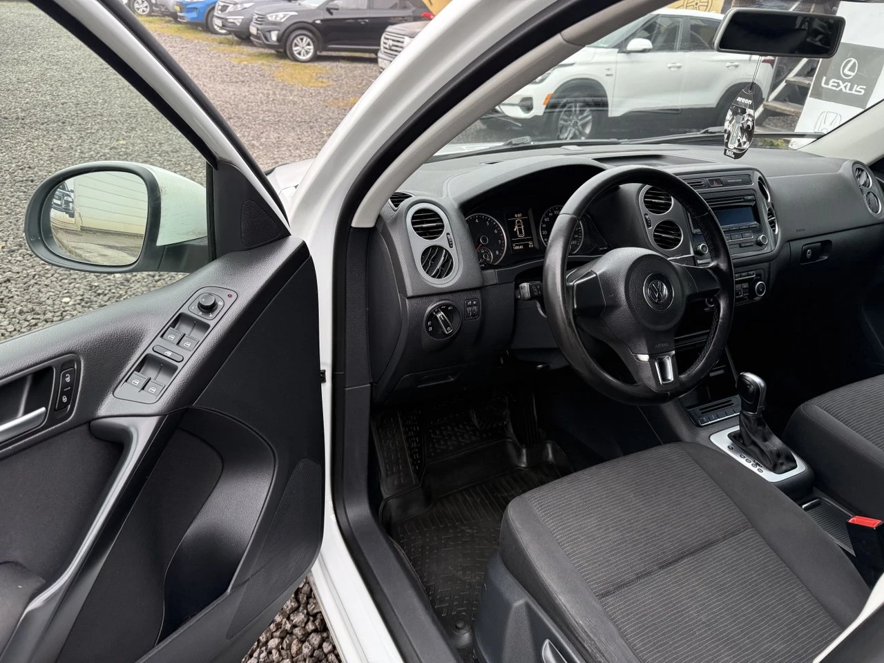 Volkswagen Tiguan, 2014г, передний привод, робот