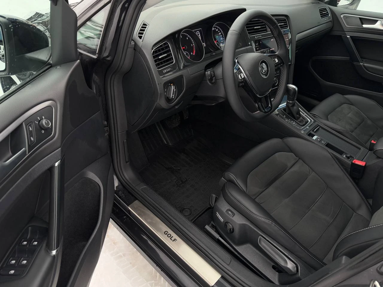 Volkswagen Golf, 2017г, передний привод, механика