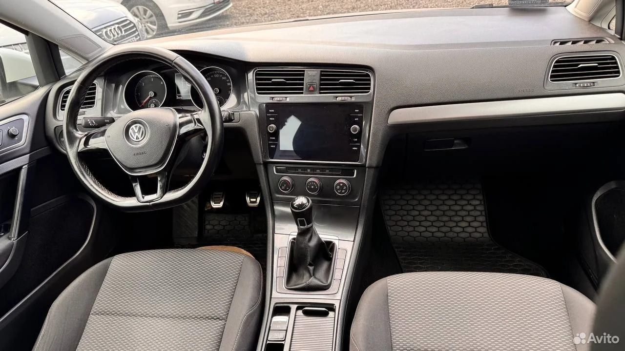 Volkswagen Golf, 2019г, передний привод, робот