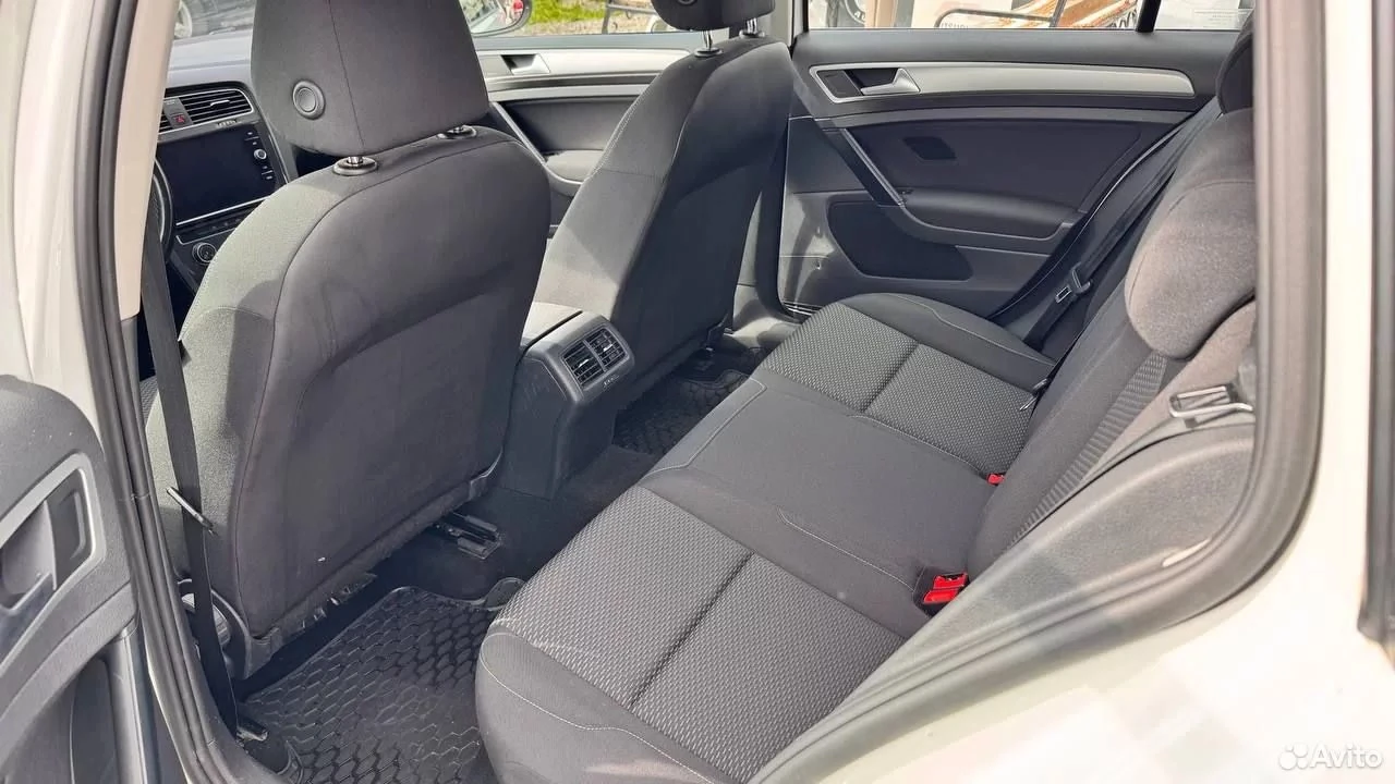 Volkswagen Golf, 2019г, передний привод, робот