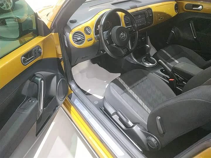 Volkswagen Beetle, 2017г, передний привод, робот