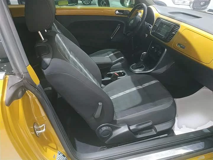 Volkswagen Beetle, 2017г, передний привод, робот