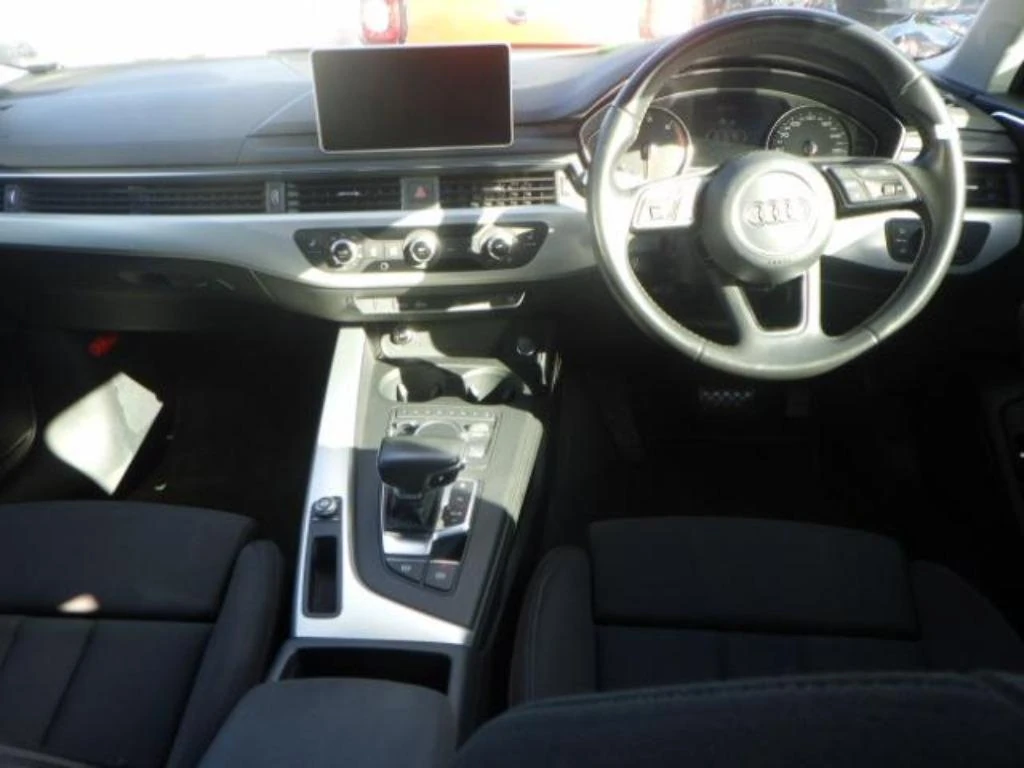 Audi A4, 2017г, передний привод, робот