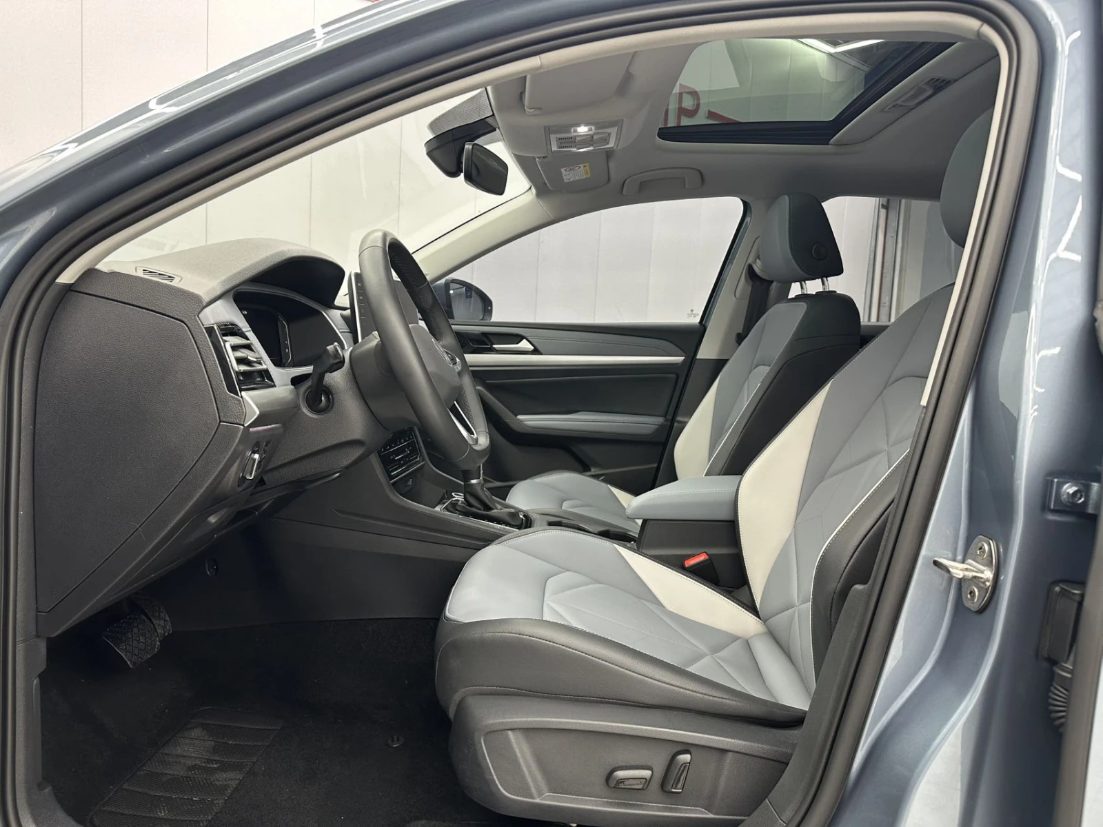 Volkswagen Lavida, 2022г, передний привод, робот