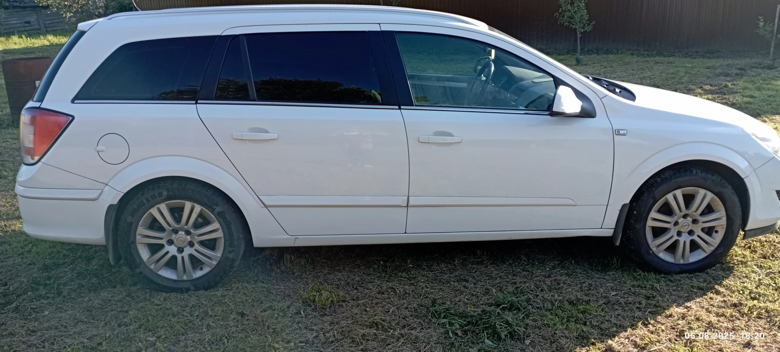 Opel Astra, 2012г, передний привод, механика