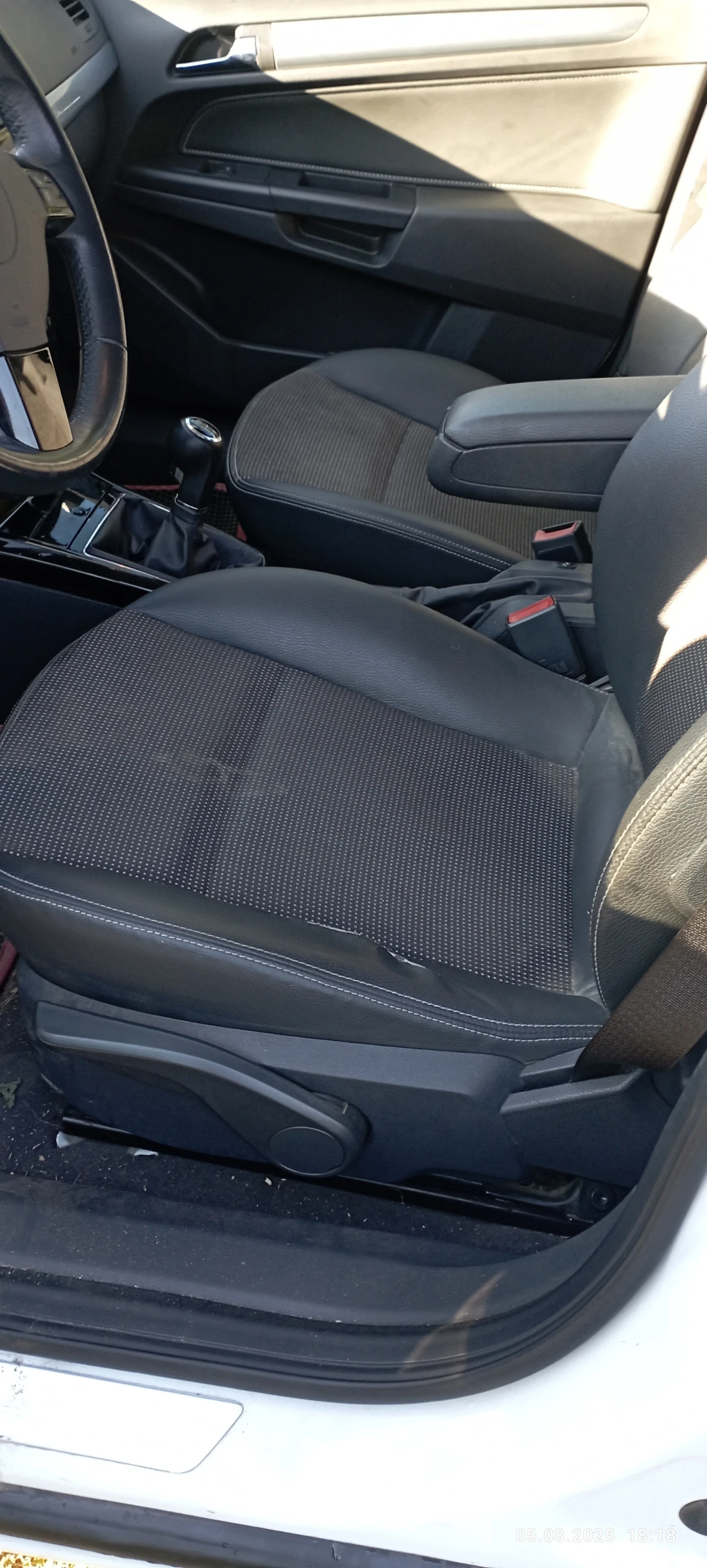 Opel Astra, 2012г, передний привод, механика