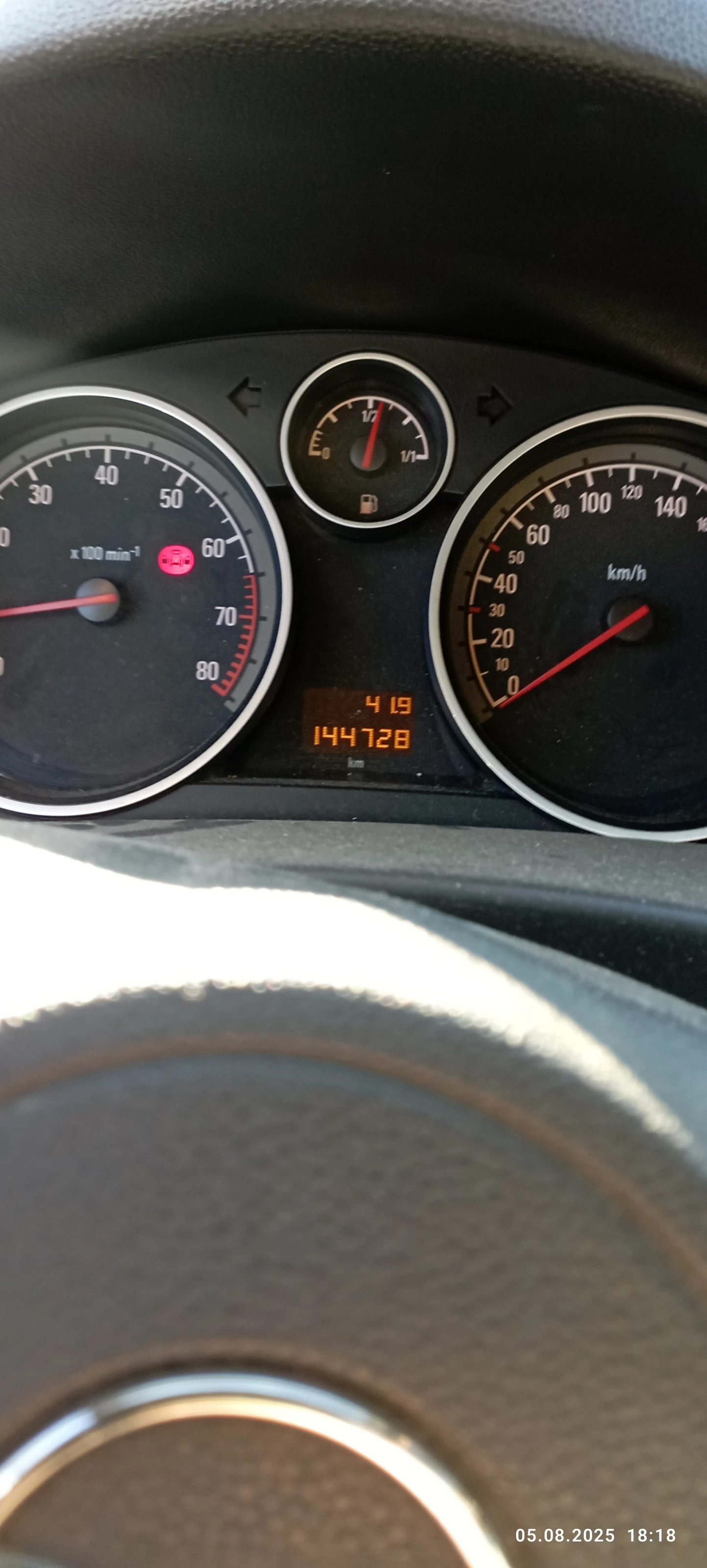 Opel Astra, 2012г, передний привод, механика