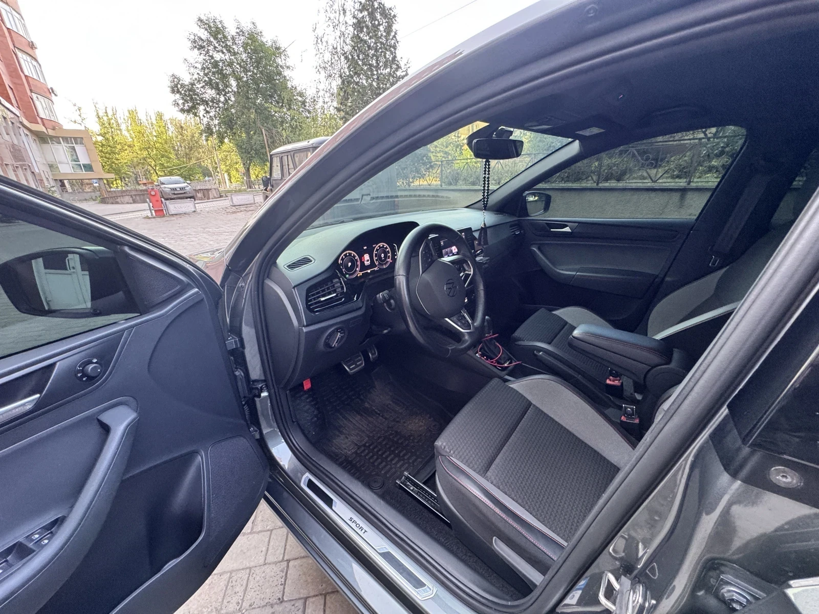 Volkswagen Polo, 2021г, передний привод, робот