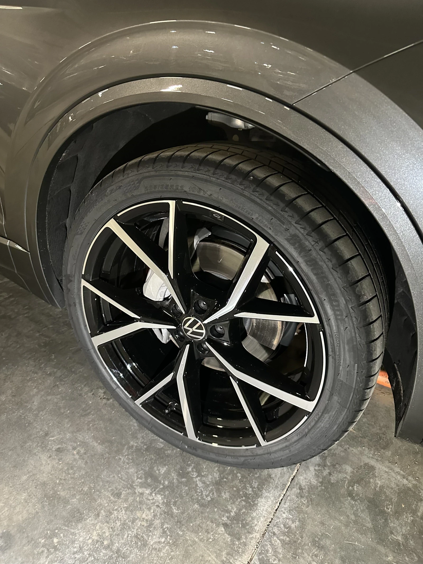 Volkswagen Touareg, 2024г, полный привод, автомат