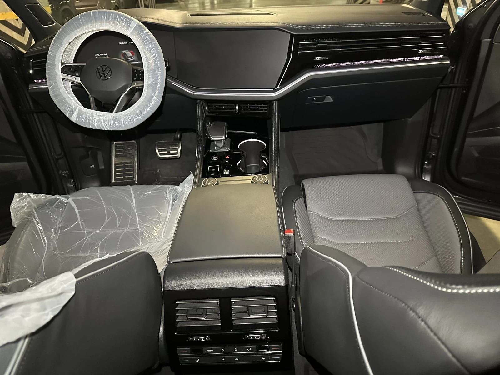 Volkswagen Touareg, 2024г, полный привод, автомат