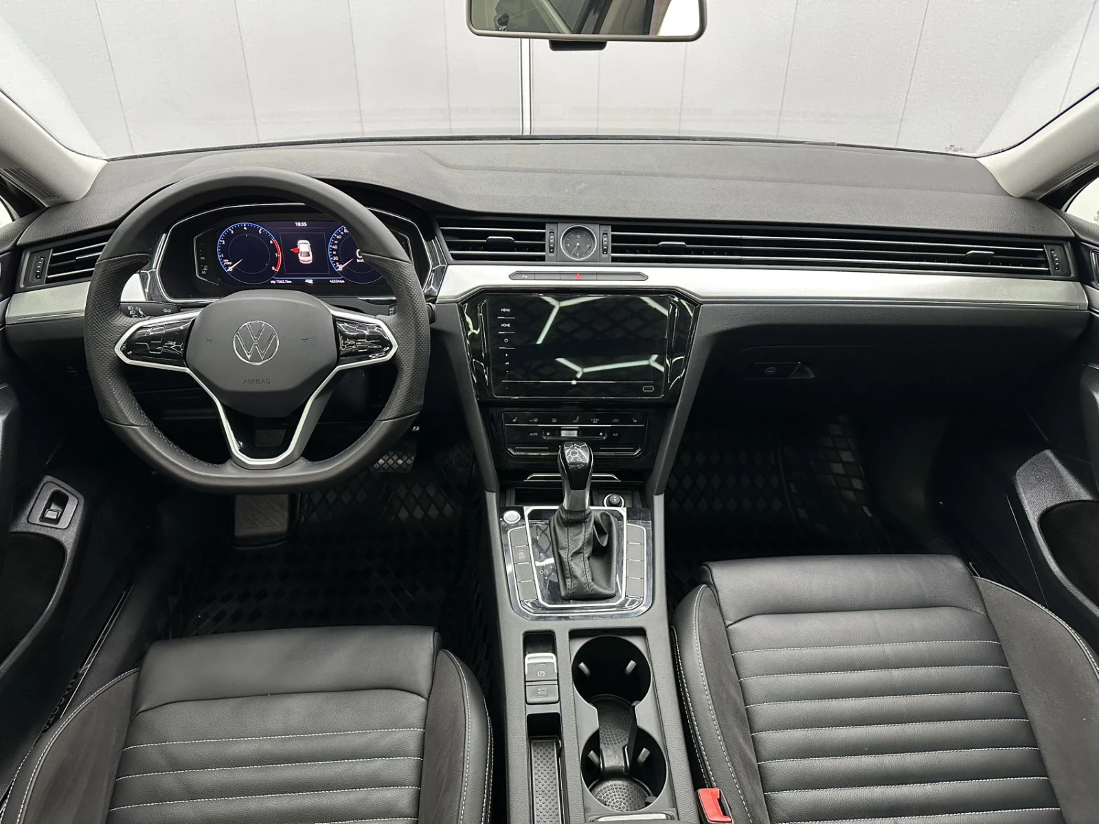 Volkswagen Magotan, 2022г, передний привод, робот