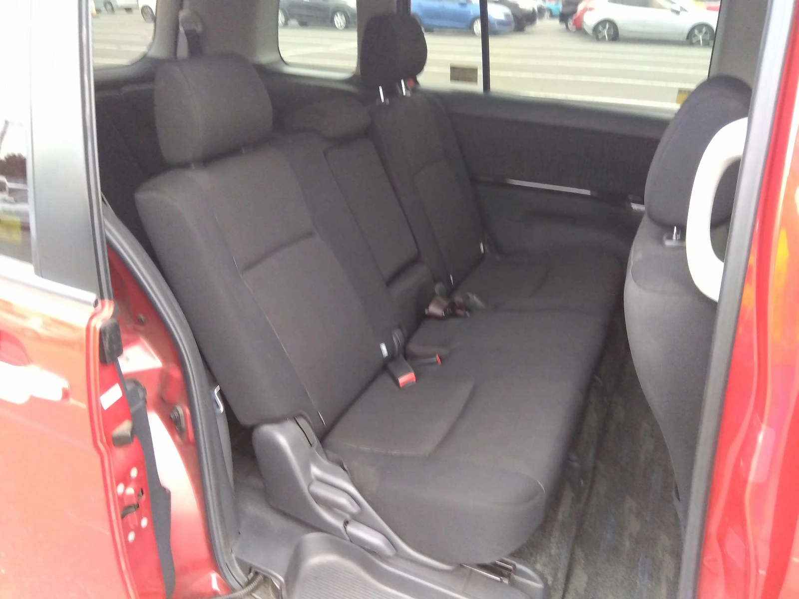 Toyota ISis, 2011г, передний привод, вариатор