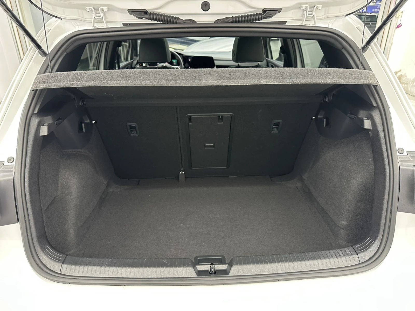 Volkswagen Golf, 2023г, передний привод, робот