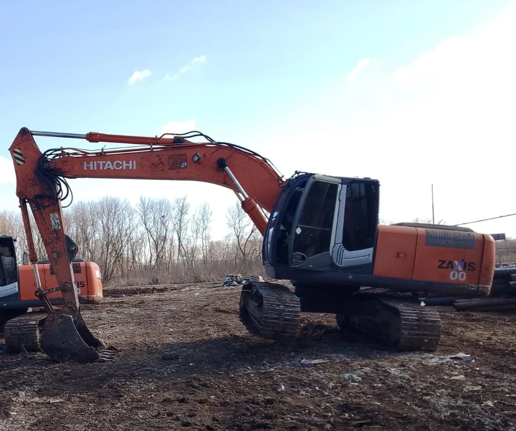 Hitachi ZX200, 2011г