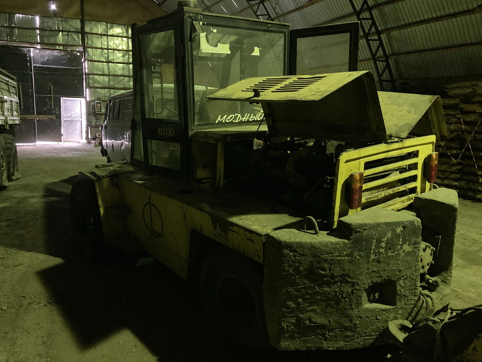 Львовский Автопогрузчик АП 41030, 2006г