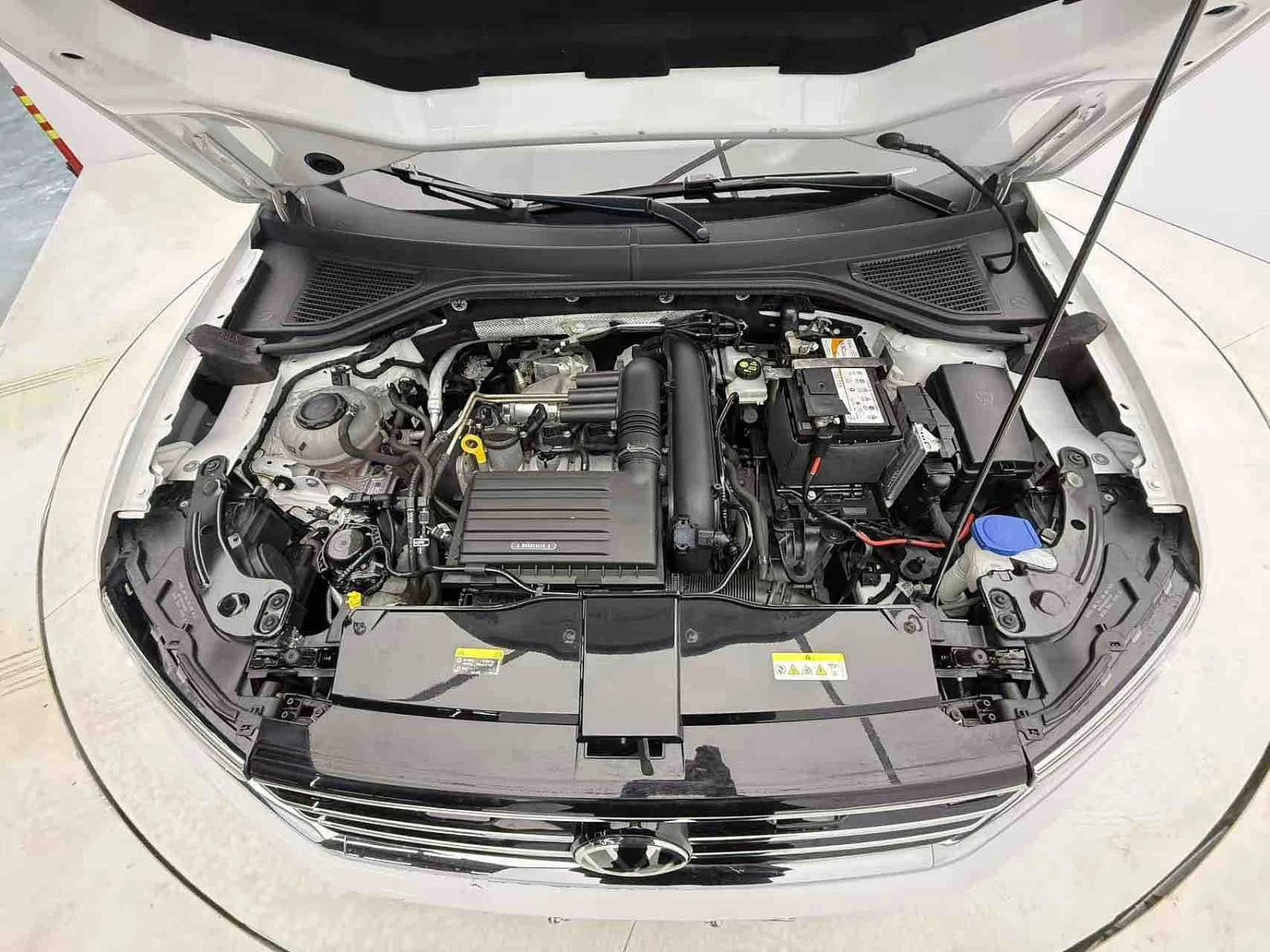 Volkswagen T-Roc, 2021г, передний привод, робот