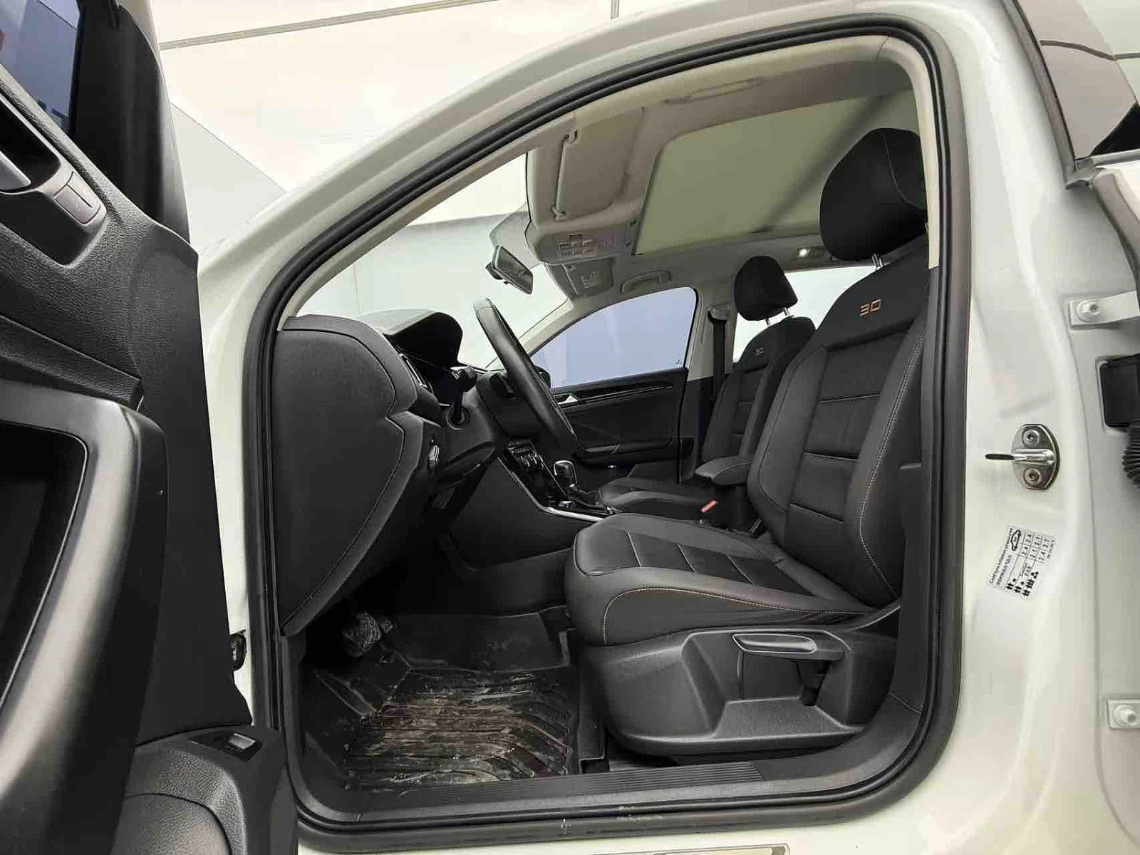 Volkswagen T-Roc, 2021г, передний привод, робот