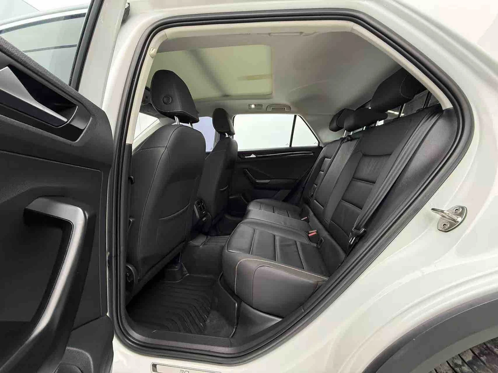 Volkswagen T-Roc, 2021г, передний привод, робот