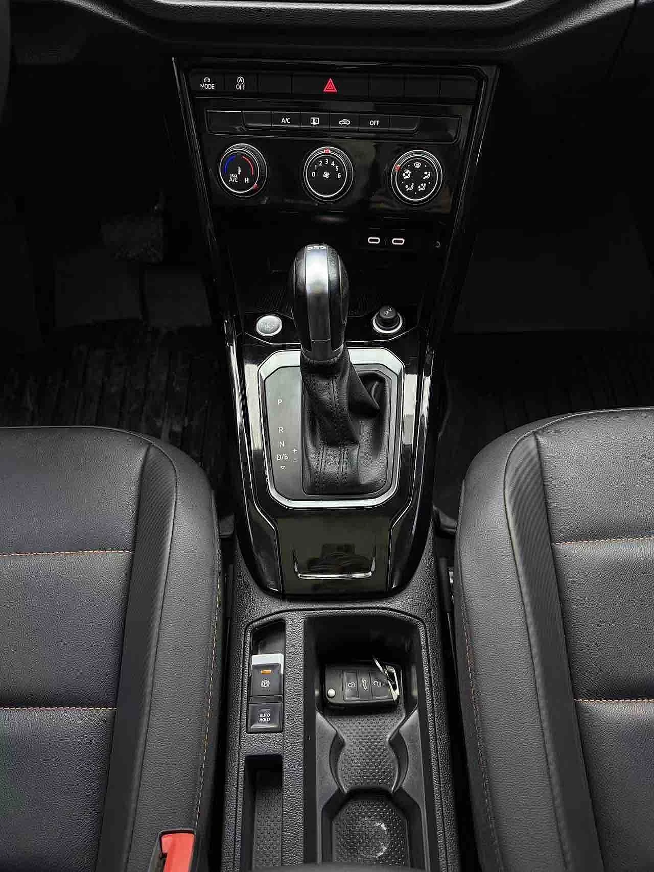 Volkswagen T-Roc, 2021г, передний привод, робот