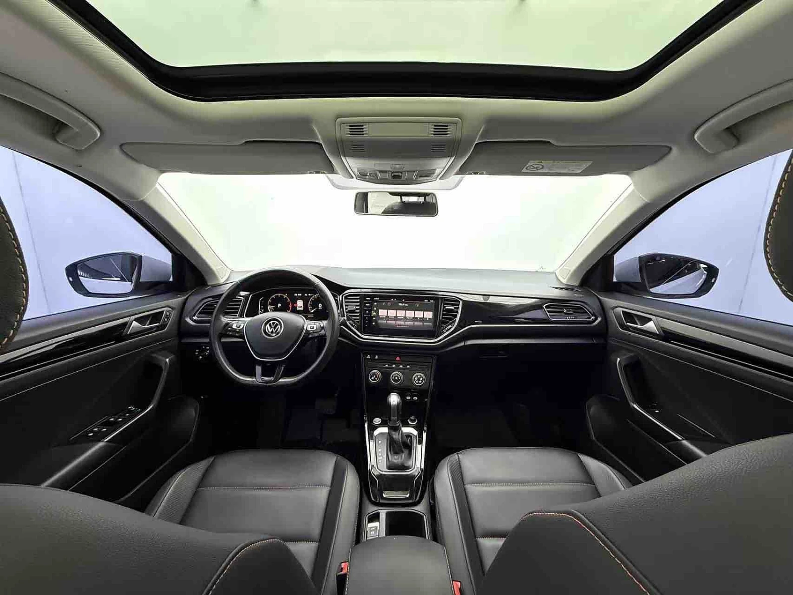 Volkswagen T-Roc, 2021г, передний привод, робот