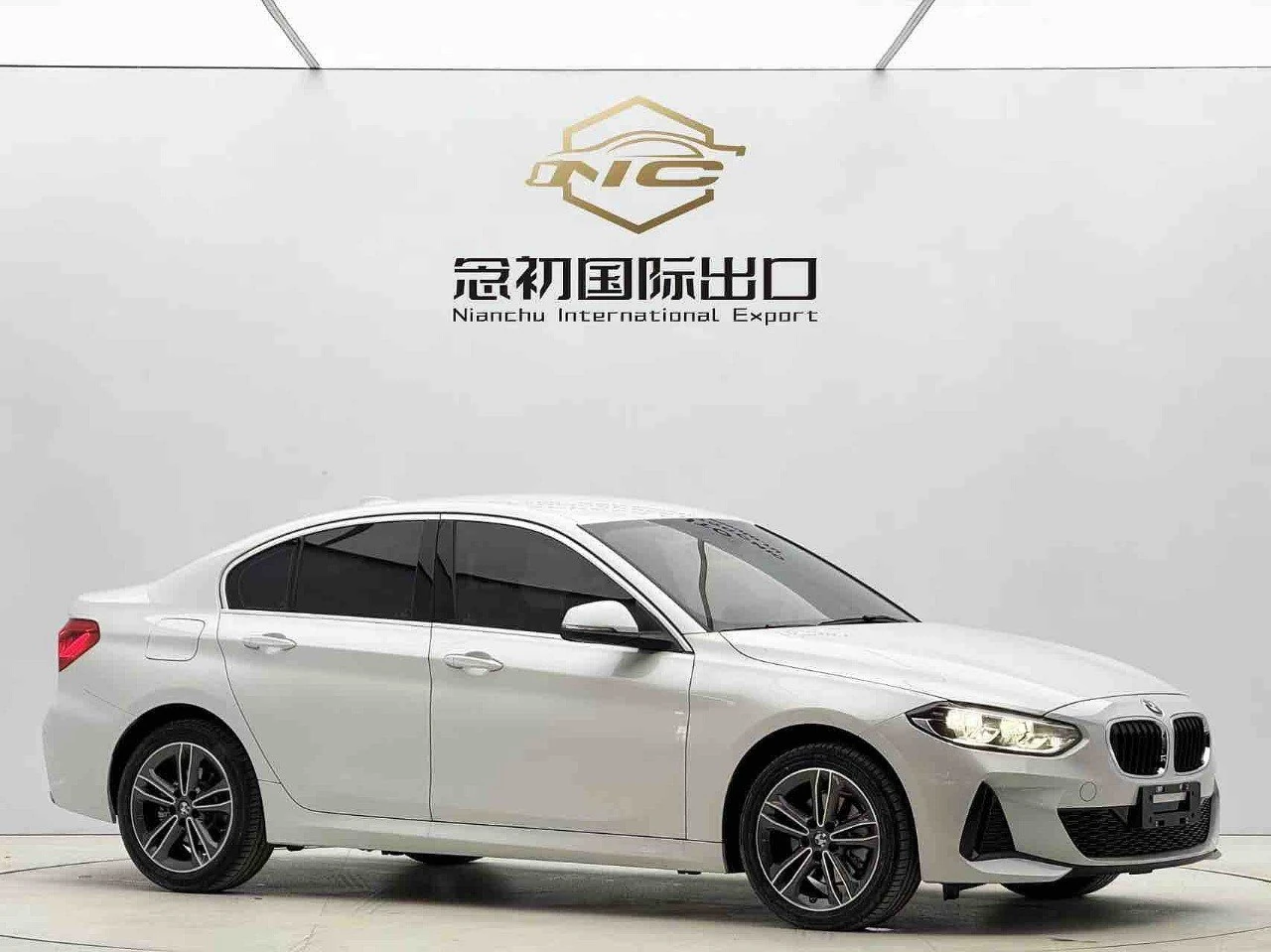 BMW 1 серии, 2022г., передний привод, робот