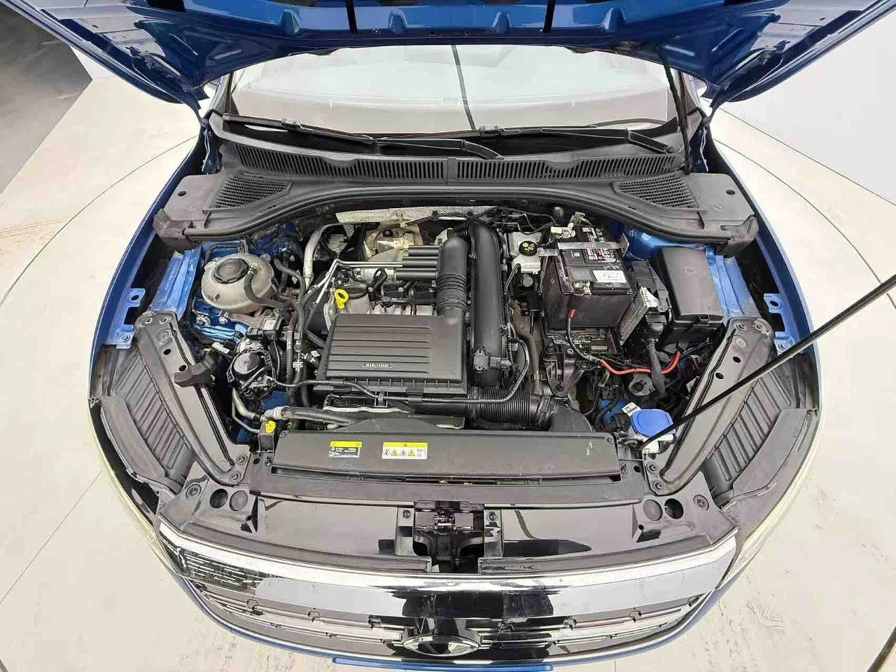 Volkswagen Sagitar, 2022г, передний привод, робот