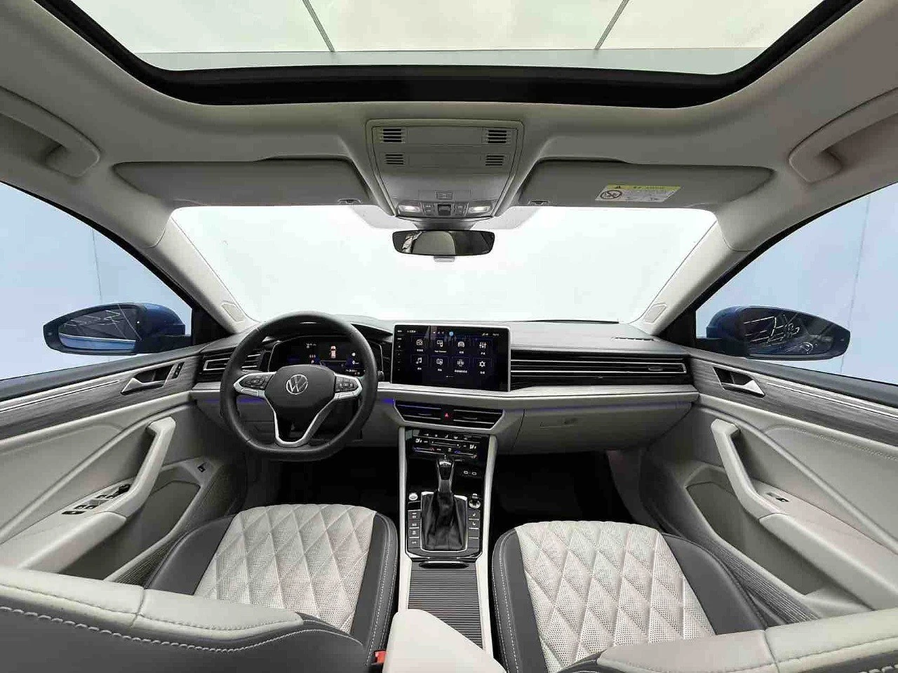 Volkswagen Sagitar, 2022г, передний привод, робот